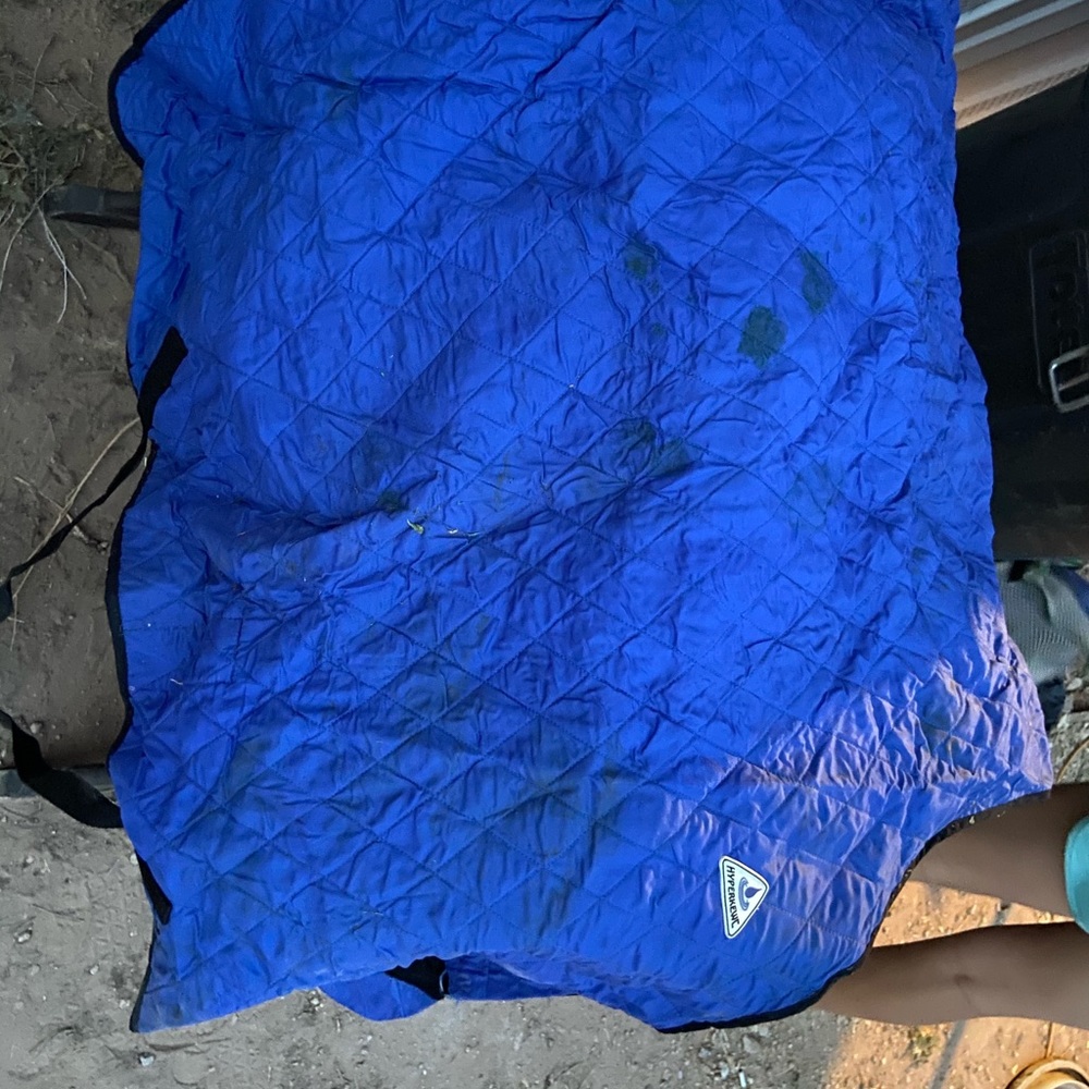 Hyperkwec cooling sheet for horses